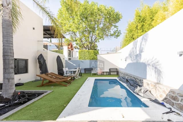 Casa con 4 recámaras y alberca propia en Venta en Villas del Mesón Juriquilla, Querétaro