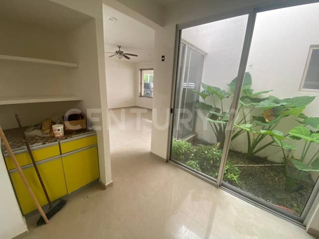 Venta casa Aqua Residencial Cancun recamara en primer nivel SVM2425