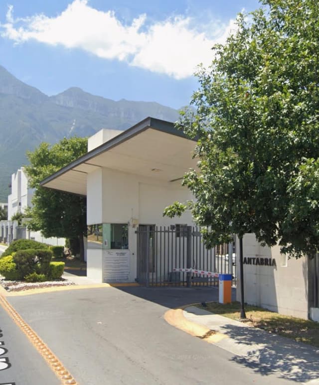 Casa en Renta - Puerta de Hierro Cumbres